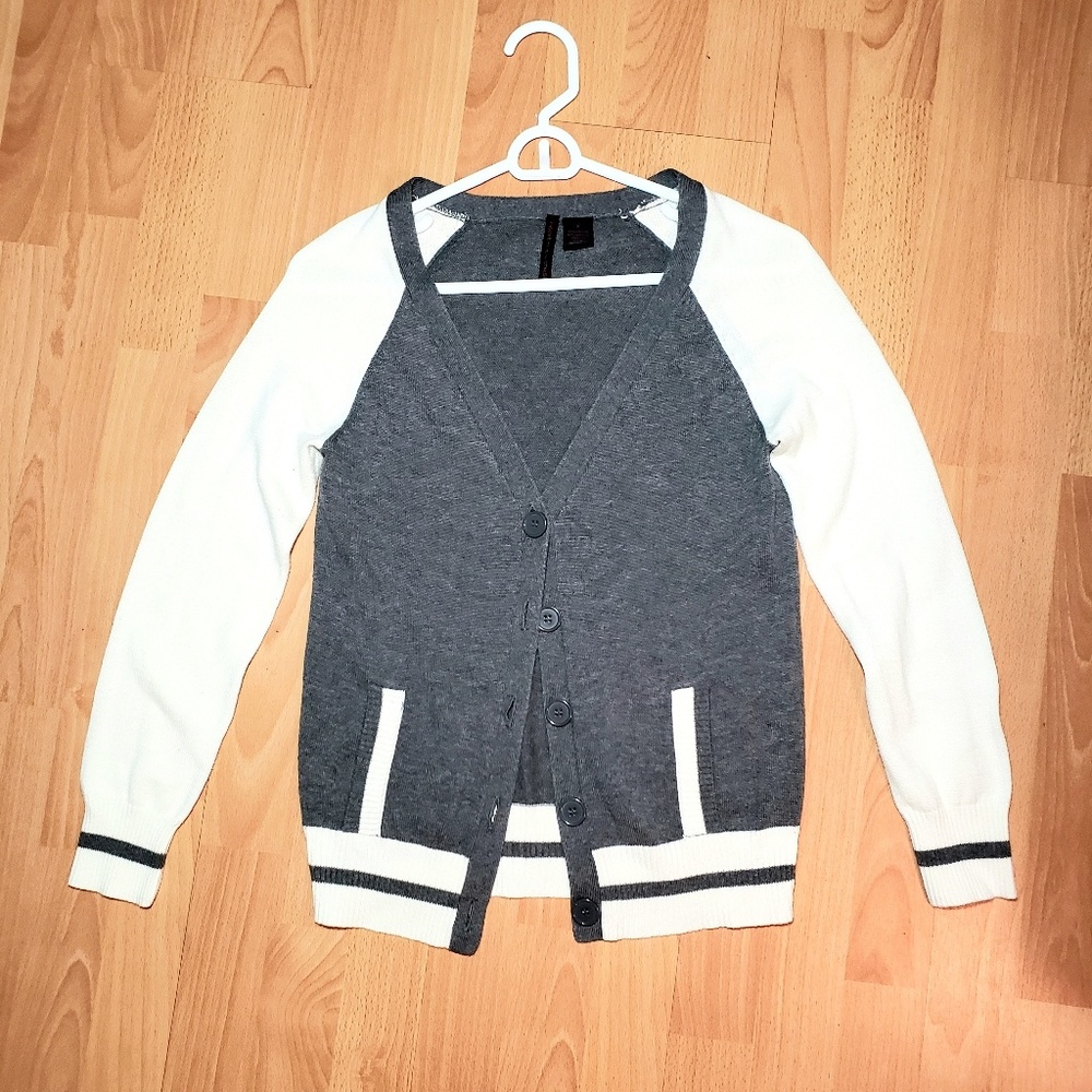 🧡🧡Juniors Varsity Sweater🧡🧡